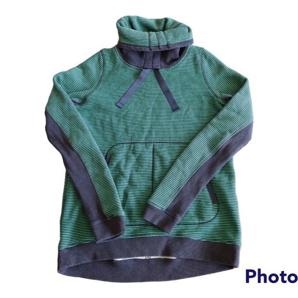 Lululemon Green Striped Pullover Turtleneck Gym Athletic Sweatshirt Womens Sz 4 - Picture 1 of 9
